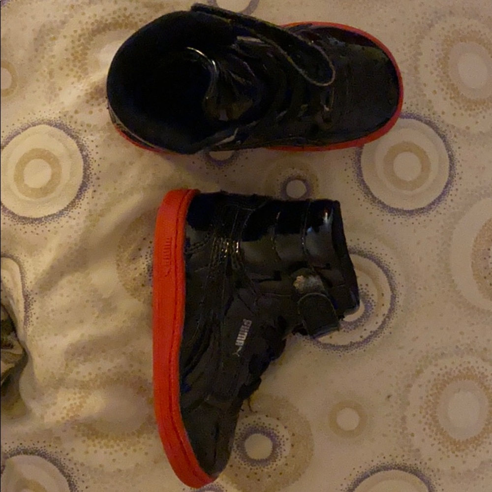 Leather sneakers